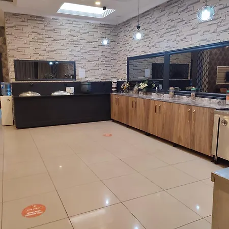 Madi Hotel